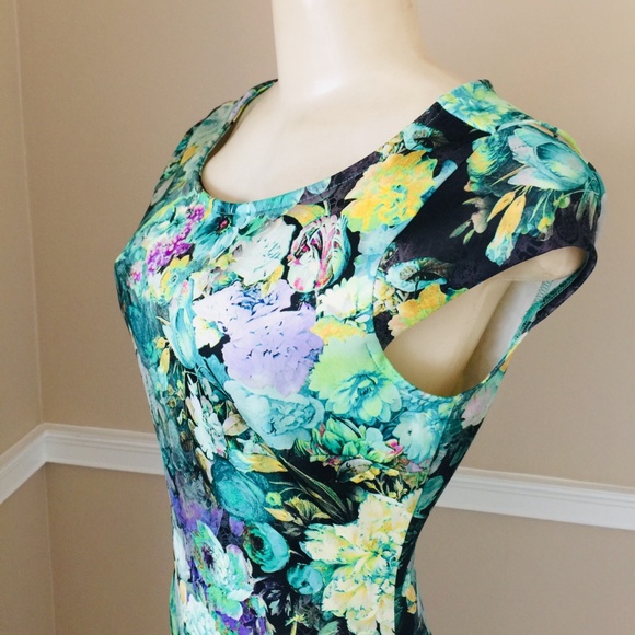  LIKE NEW Summer Flowers Scuba Dress - Picture 2 of 4